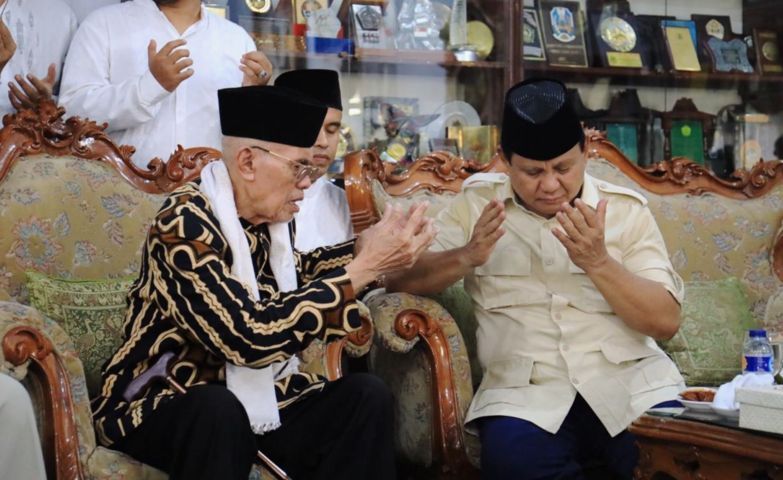 Prabowo Subianto Disambut Para Pendekar Saat Ziarah ke Makam Sultan Banten