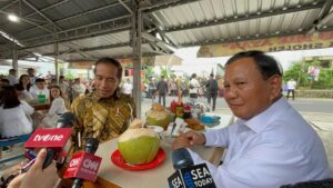 Jokowi dan Prabowo Makan Bakso Bareng di Magelang